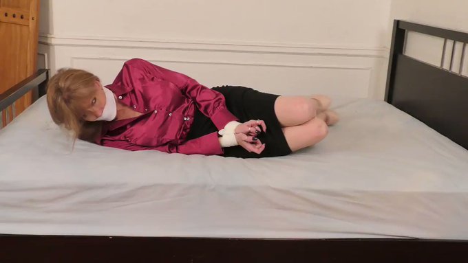 We just made another sale of “Secretary Darla Crane Poses in Bedroom Bondage”!

Custom video. Rope Bondage