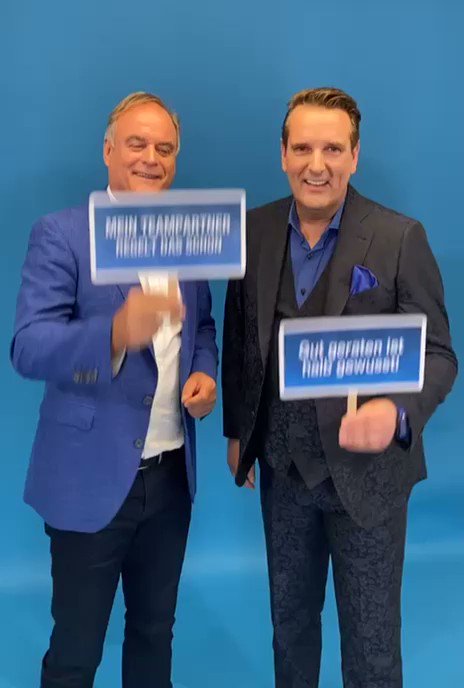 So in knapp 10 Minuten geht's los: #quizduell auf @DasErste mit @georg_kofler und mir. Drückt uns die Daumen 🤞#dhdl https://t.co/NioKWPfax1