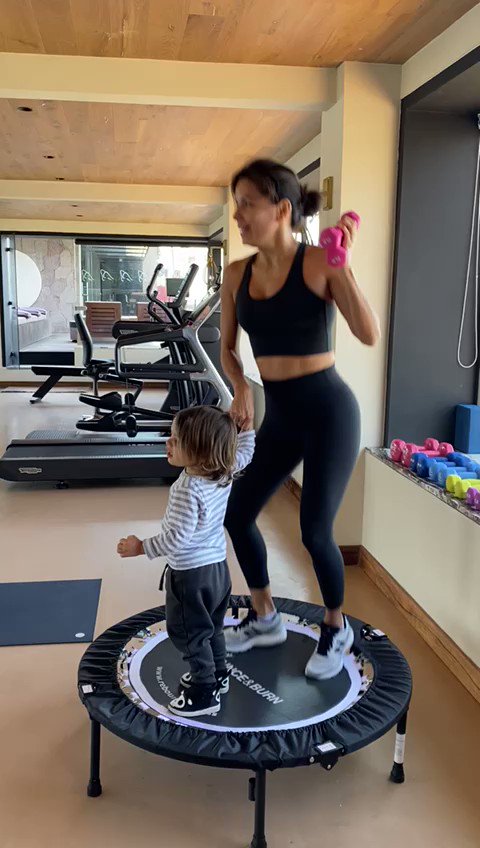 EvaLongoria s video Tweet