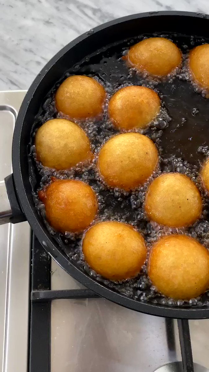 Banana Puff Puff + Netflix = Saturday Chills...😎 Click link to watch video tutorial. https://t.co/k5Vq1taPv3 https://t.co/aTKApzp1kB