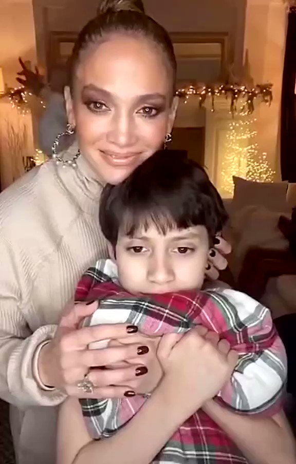 Jennifer Lopez played @BTS_twt's Dynamite in an Instagram live with her kids
https://t.co/VkqiCz784u