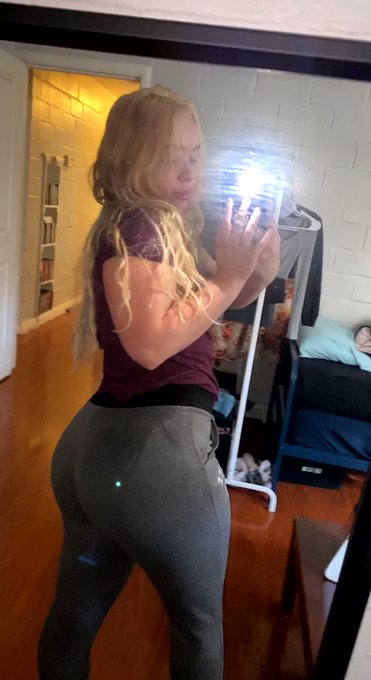 Waist training ☺️ https://t.co/fwK7E7Hhdx