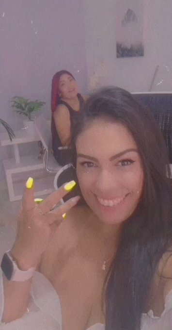 💅💛Happy start of the week guys @chaturbate https://t.co/hutkjSSLm9