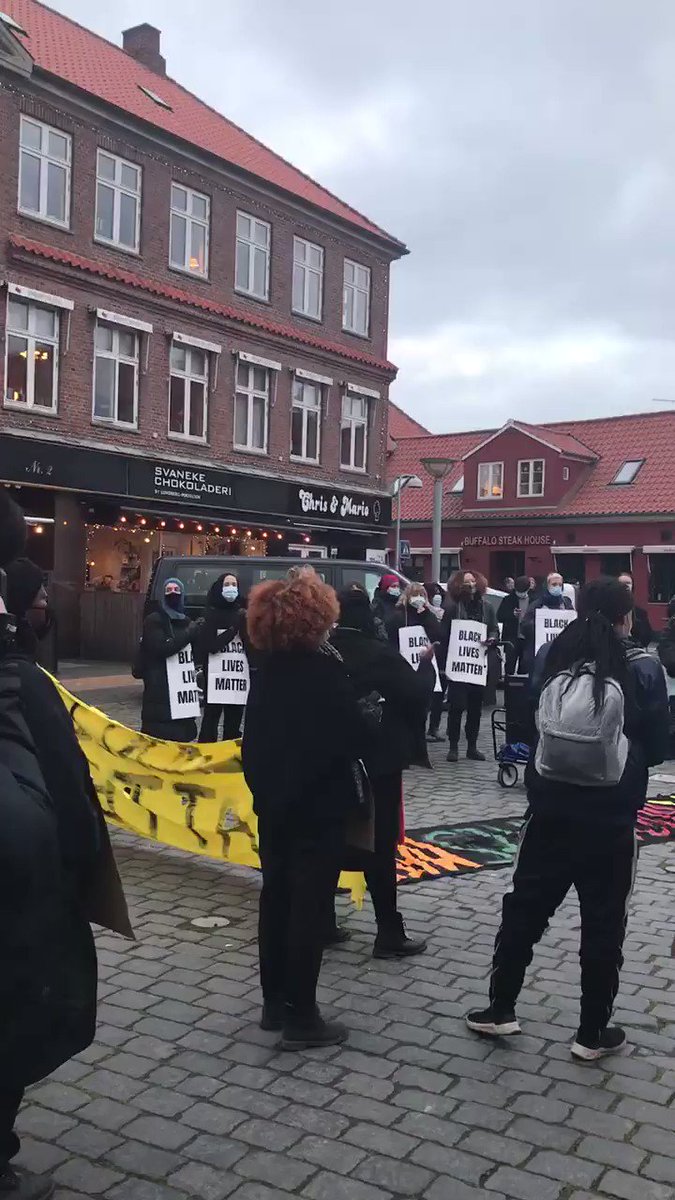 25-30 personer demonstrerer for Black Lives Matter i efter dom i drabssag | Seneste nyt | DR