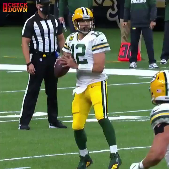 Happy birthday to Aaron Rodgers, one of the OGs of the no-look pass   