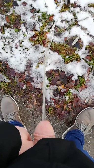 Desperate to pee while out for a walk in the cold - so I #pissed in the snow!😏
Full video in the comments