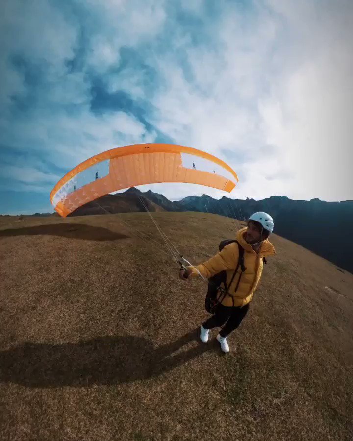 That’s one way to keep your Cloudrock Edge Raw clean. French photographer and outdoor enthusiast @camillelambrecq knows how to find new perspectives in his autumn playground.
Are you ready to explore new heights? Get out there in the Cloudrock Edge Raw. https://t.co/g7rgdfslIJ https://t.co/j45qpJmhiy