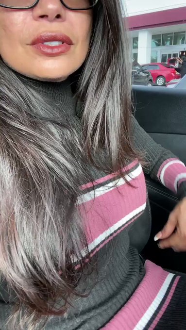 What else can you do while you&rsquo;re stuck in traffic? 😉 https://t.co/vxkw5KGpCf<a href="/tag/newprofilepic"class="tags"><span>#newprofilepic</span></a>