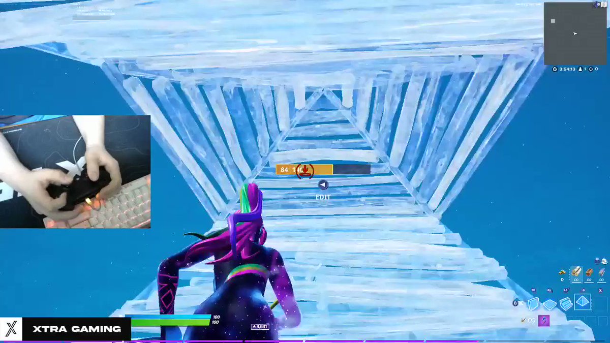 SG Reet on X: “playing with my controller on top of my desk is so 
