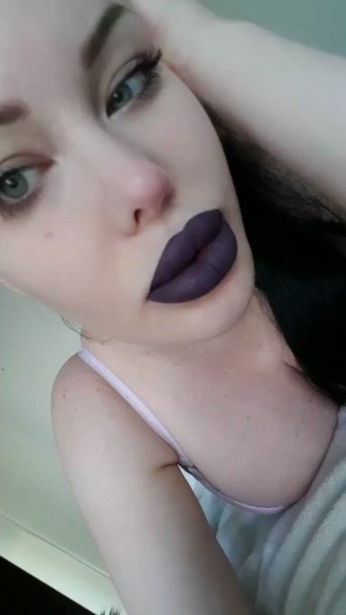 Flawless lipstick application today https://t.co/uSVxEn3SE2