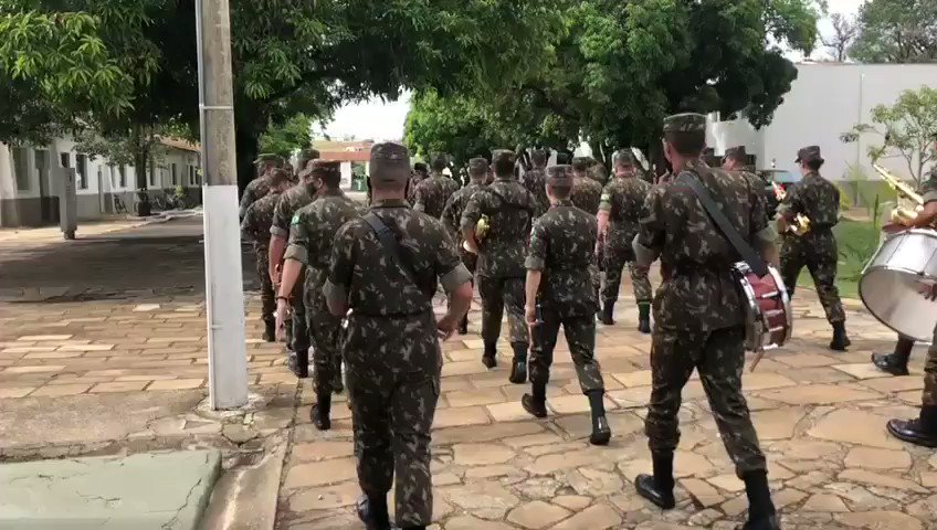 LIVE DE MARCHAS E DOBRADOS MILITARES