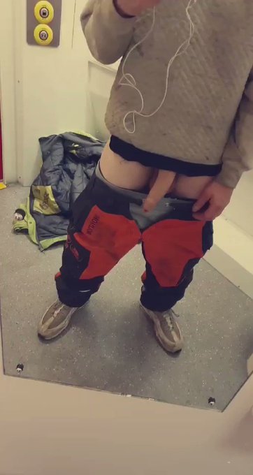 TRAIN MIRROR CUMSHOT need a hole to use on my way to work whose up early ??? #tradie #hiviz #gaychav