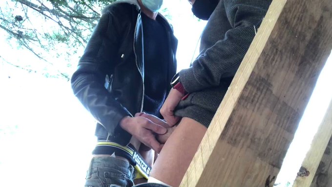 Alguien para ir a recoger champi?ones en el bosque?
Yo encontré unos muy buenos y jugosos ? https://t