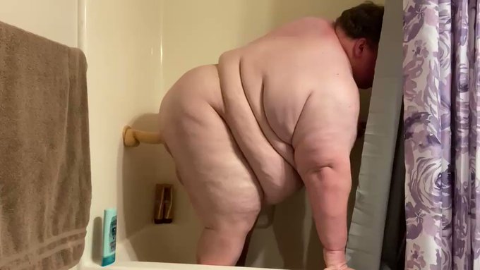 Ridin 11&rdquo; in the shower. https://t.co/BoKwP3GgS0 https://t.co/mQxoVECEYd