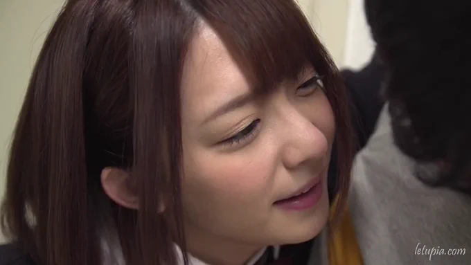 麻里梨夏 親がすぐそこにいるのに、ばれないように兄のおちんちんを責めて焦らして遊ぶ意地悪な妹😍 言葉責めしながらイク寸前まで責めて、ギリギリで寸止めして焦らして楽しんでます💦 「精子出せるとおもった？💖」なんて言いながらいじめてくれる妹が欲しかった…