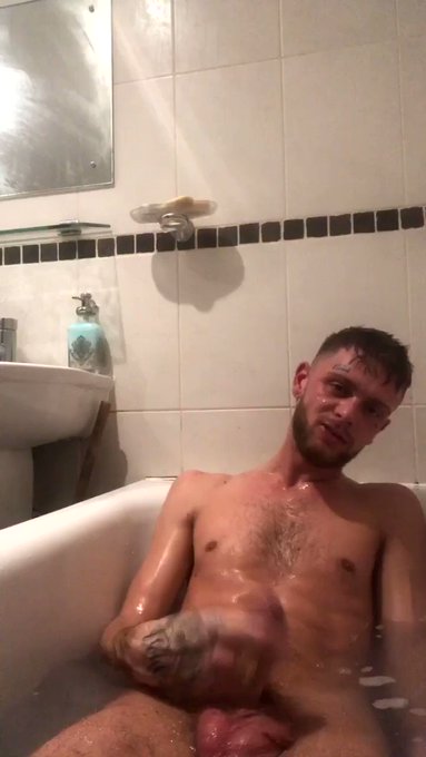 Playing with that Scally dick in the bath get your mouth on that!🍆💦
#chav #scally #banger #bath #lad