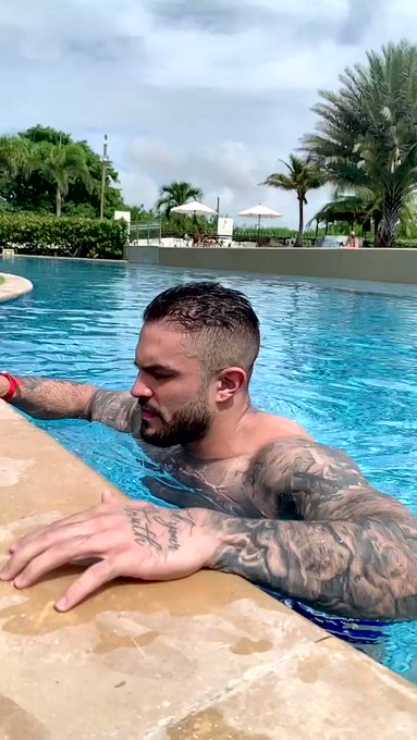 Wet bulge 💦 https://t.co/ueXkvI9FnS