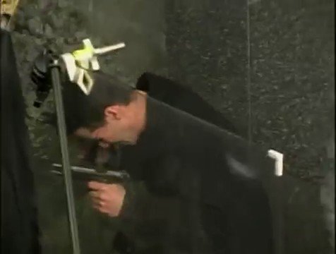 マトリックスの銃撃戦シーンでのNG、撮り直しに数万ドルかかっていた・・・