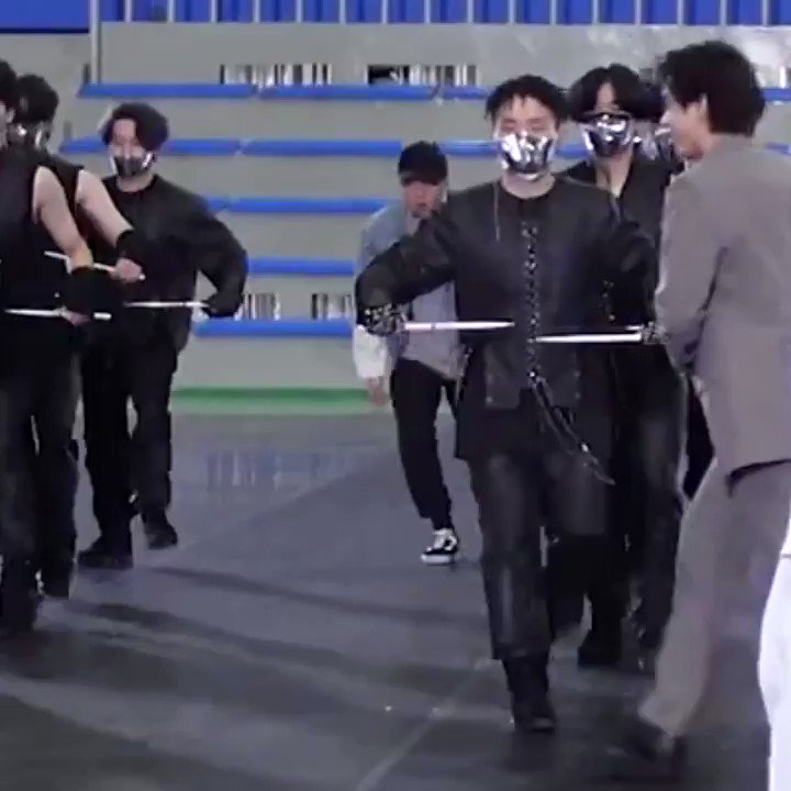 V キムテヒョン Bts防弾少年団 X 私服のスーツ Twitterで話題の有名人 リアルタイム更新中