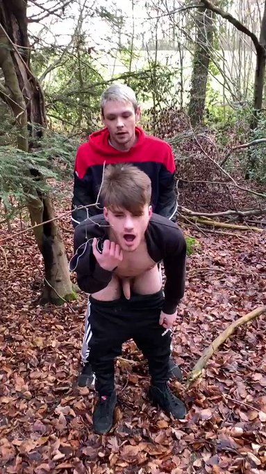 If you go down to the woods today, you’re taking my bareback cock! ?

@playboyhub2020 ?
Filmed by my