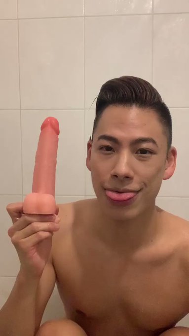 Could you fuck my throat like this ? Deepthroat gagging my new toy ! Check out my new video https://t