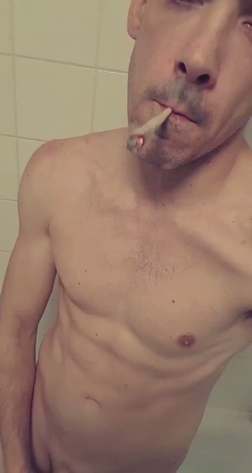 Smoking a fatty in the bath who gonna join me for a smoke and breeding? ????? #tradie #gaychav #scally