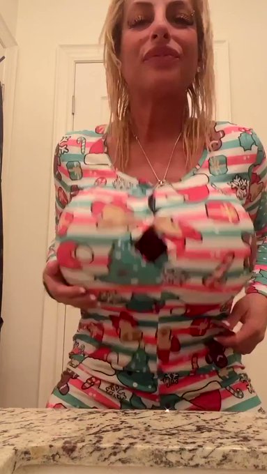 Brand new boobtacular video with extra lotion  just made for #Christmas #MerryChristmas dropping only