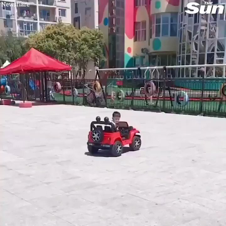 This kid easily is the best driver in the world.
The next Lewis Hamilton is born.
Super driver, he meandered his way through these eggs.
Thanks to @TheSunFootball for this video. https://t.co/vsEP61pPv2