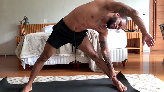 aquecendo o corpo para as novidades de 2021 //
warming up for the new 2021 https://t.co/simULShI2L