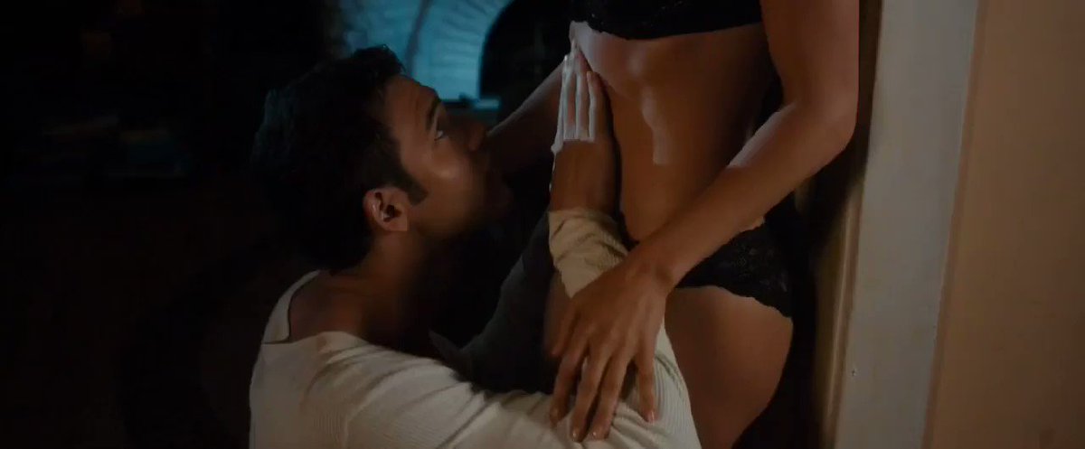 Jennifer Lopez – The Boy Next Door (2015) – Celeb Nudity