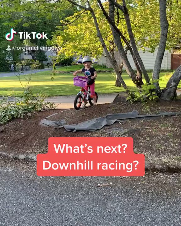 Rolling into 2021 like... 🚴🏽♂️💛💚❤️🧡💛💚💙💜🖤 #LiveTheRide #GO #Goodbye2020 #NewYearsEve
📹: @organiclivingdiva https://t.co/9uowvVthop