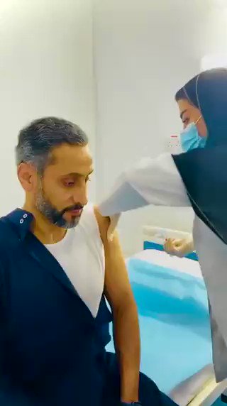 فيديو سامي الجابر يتلقى الجرعة الأولى من لقاح كورونا
