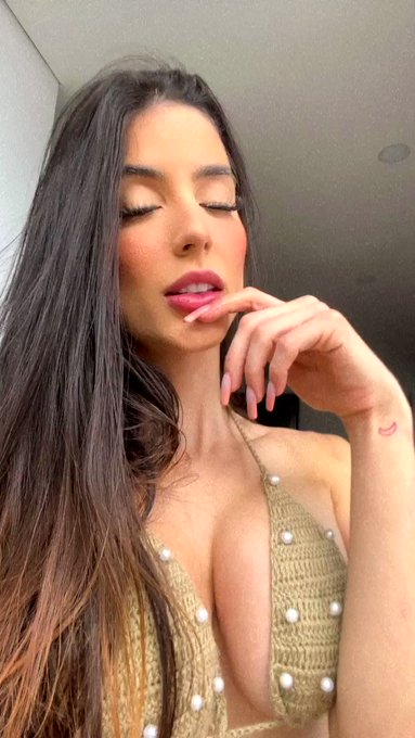 I want you to be part of my fan club so today you get a 50% off 🤩 on the subscription 🔥and  entering