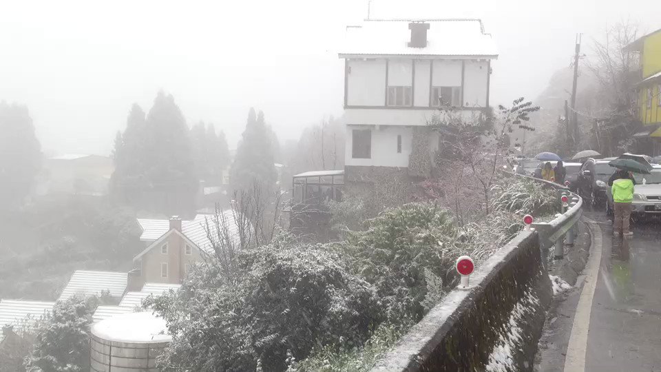 年間通して温かい台北にも雪が・・・！慣れない市民は立ち往生
