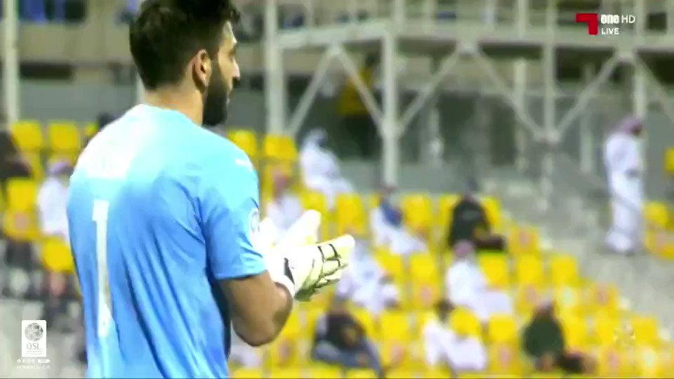 شاهد يوسف بلايلي يهدد مرمى الغرافة بتسديدة قوية من منتصف الملعب دوري نجوم QNB