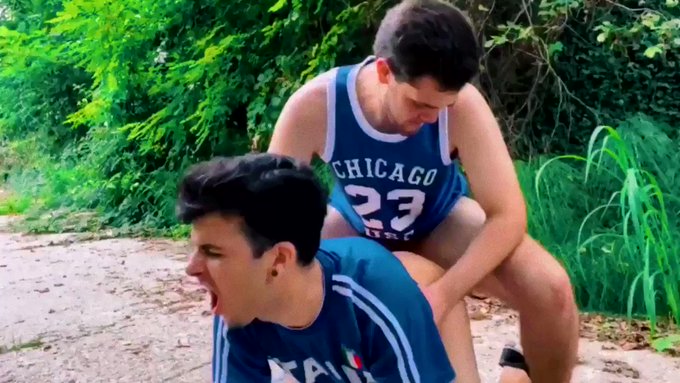 Before going to soccer with my best friend, that's how we straight guys are when no one sees us!???
?