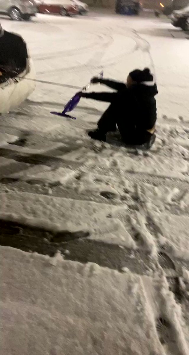 QÙĖĘŃ TŸ (@WigleyTytianna) on Twitter photo 06/01/2021 02:41:59 Hood Nigga Sliding 😂😭 Hood Nigga Sliding 😂😭
