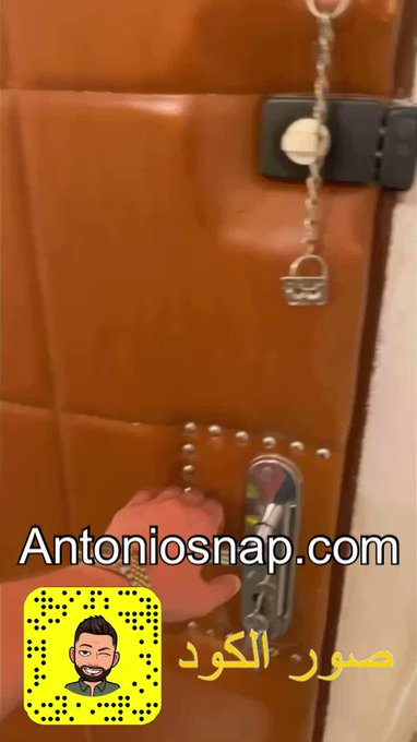 جارتي من اجمل الجارات مربربة و شعرها احمر ناار ??اجت معصبة عشان الاصوات بالليالي قام قلتلها تعالي  و