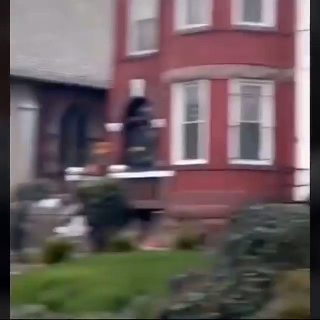 This is the best video I’ve seen on this crazy day in DC. It’s actually beautiful... https://t.co/clR51mWdhW