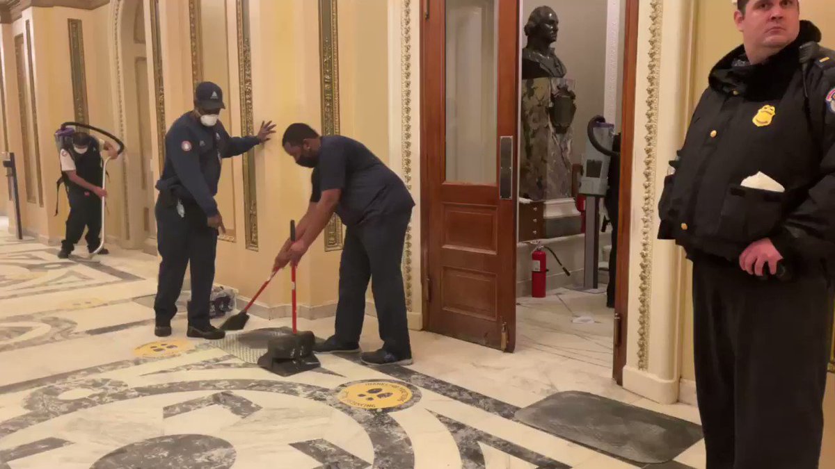The same House chamber doors where the armed standoff took place hours ago is being cleaned for members to return for the joint session: https://t.co/JlZgzwci8n