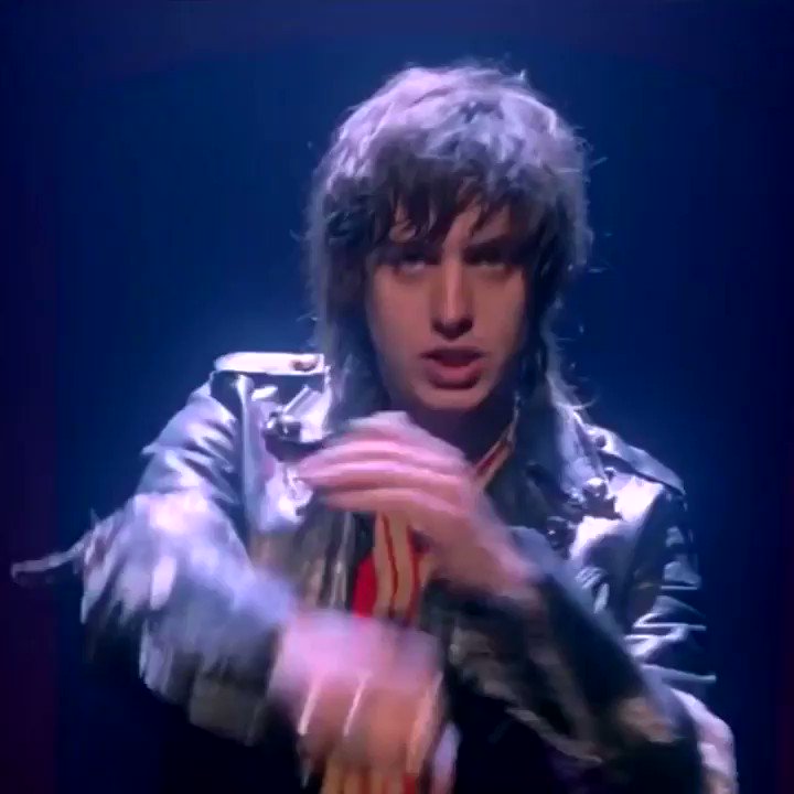 Happy birthday julian casablancas !!