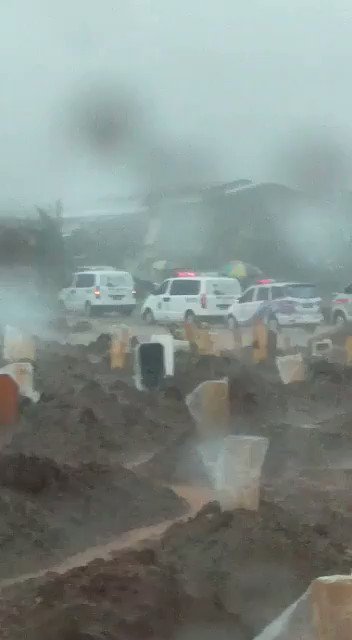 antri Pemakaman Covid-19 di Tegal Alur,JKT. Hidup antri, mau dikuburpun antri. Masih nekad??? https://t.co/xLq2V1TV8G