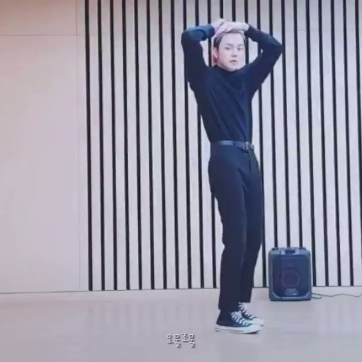 Yeonjun choreographed this on Tori Kelly's 'Paper Heart'

@TXT_members @TXT_bighit #TOMORROW_X_TOGETHER 
https://t.co/T3Snx5EvTg