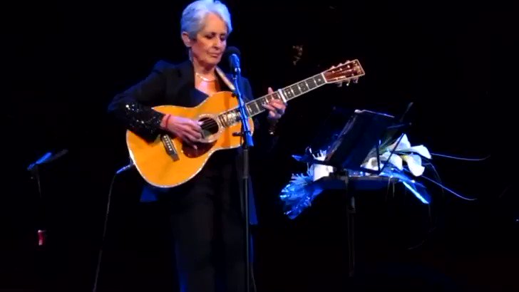 Joan Baez singing in Catalan 

Today she turns 80. Happy birthday! 

Full video:  