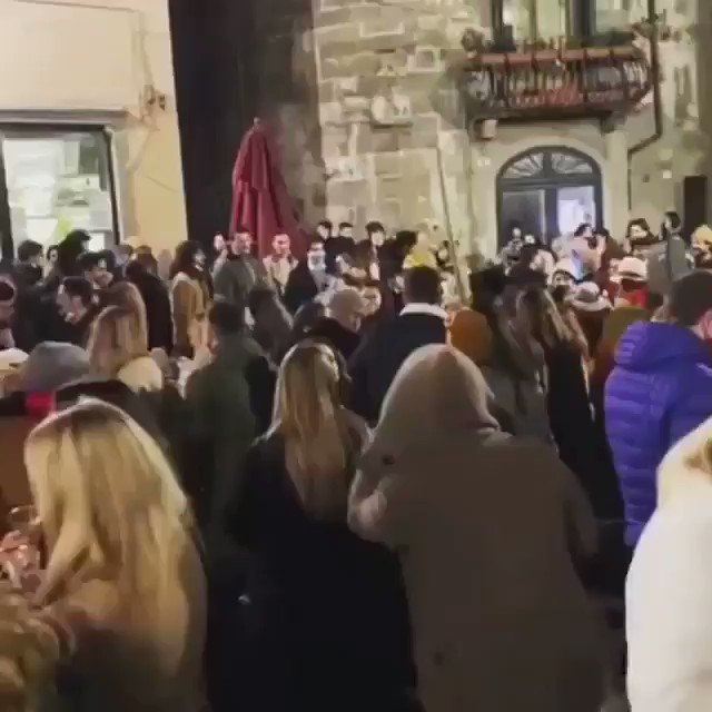 RT @robinmonotti: ITALY: LUCCA: Civil disobedience to lockdown curfews, mandatory social distancing & mask wearing. https://t.co/cprpYneiD2