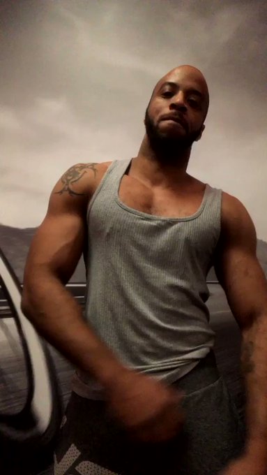 Who’s down to have my babies? I got a whole lot of seed to spread in 2021.

@GaySexManual @Dotado240K
