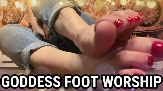 Goddess foot worship is now live. Get mesmerized by my feet!!!

https://t.co/0zW6qI1lz7 https://t.co