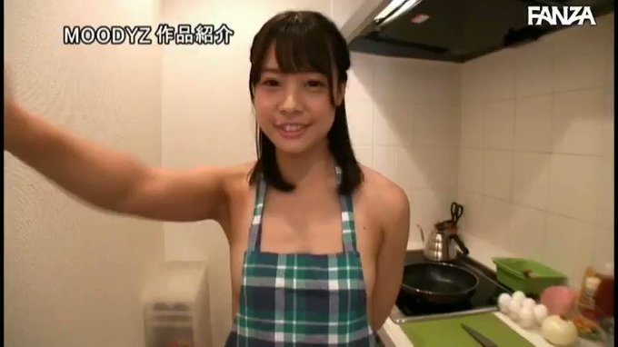 裸エプロン。。

八木ちゃんさん可愛いわ。。（笑） https://t.co/O8dV9ujOFo