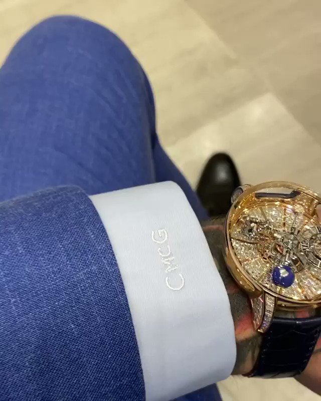 Conor McGregor dropped $1M on his new Jacob watch 💰
MORE: https://t.co/pm12A2gyCH
{🎥 @TheNotoriousMMA} https://t.co/x85oHPjFJ0