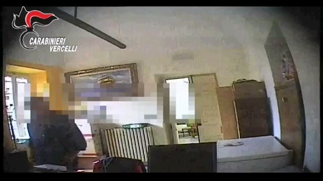 🔴 Il sindaco di San Germano vercellese leghista Michela Rosetta, e l'ex assessore, Giorgio Carando, sono agli arresti domiciliari.
Negavano gli aiuti alimentari alle famiglie più povere e in difficoltà.
Ma venivano dati agli amici.
#Legaladrona
⤵️ Telecamera nascosta= BECCATO https://t.co/EPCmv0FBQC